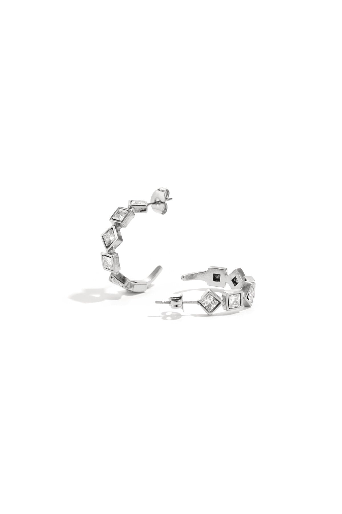 Earrings with alternating stones