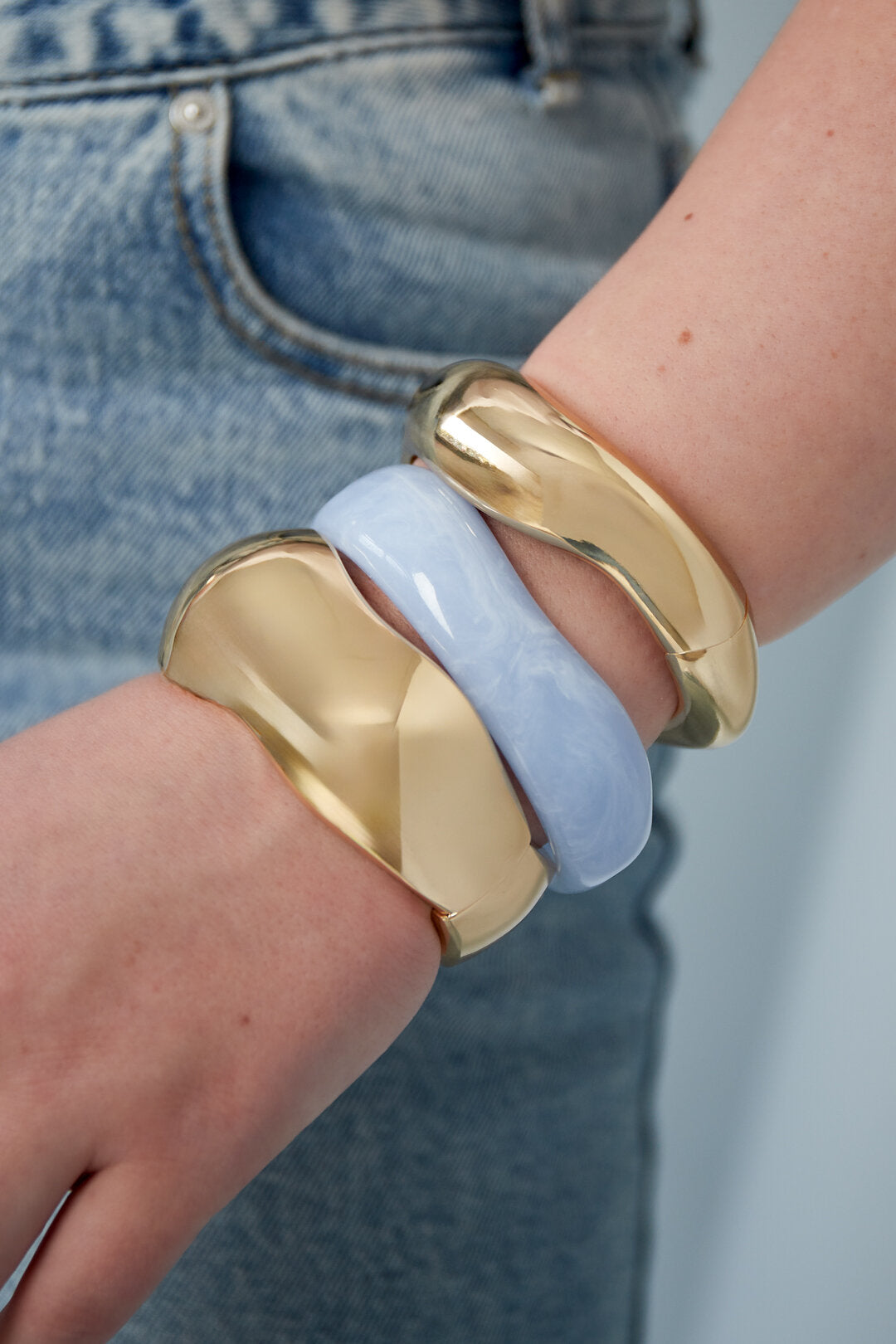 Golden sway bangle