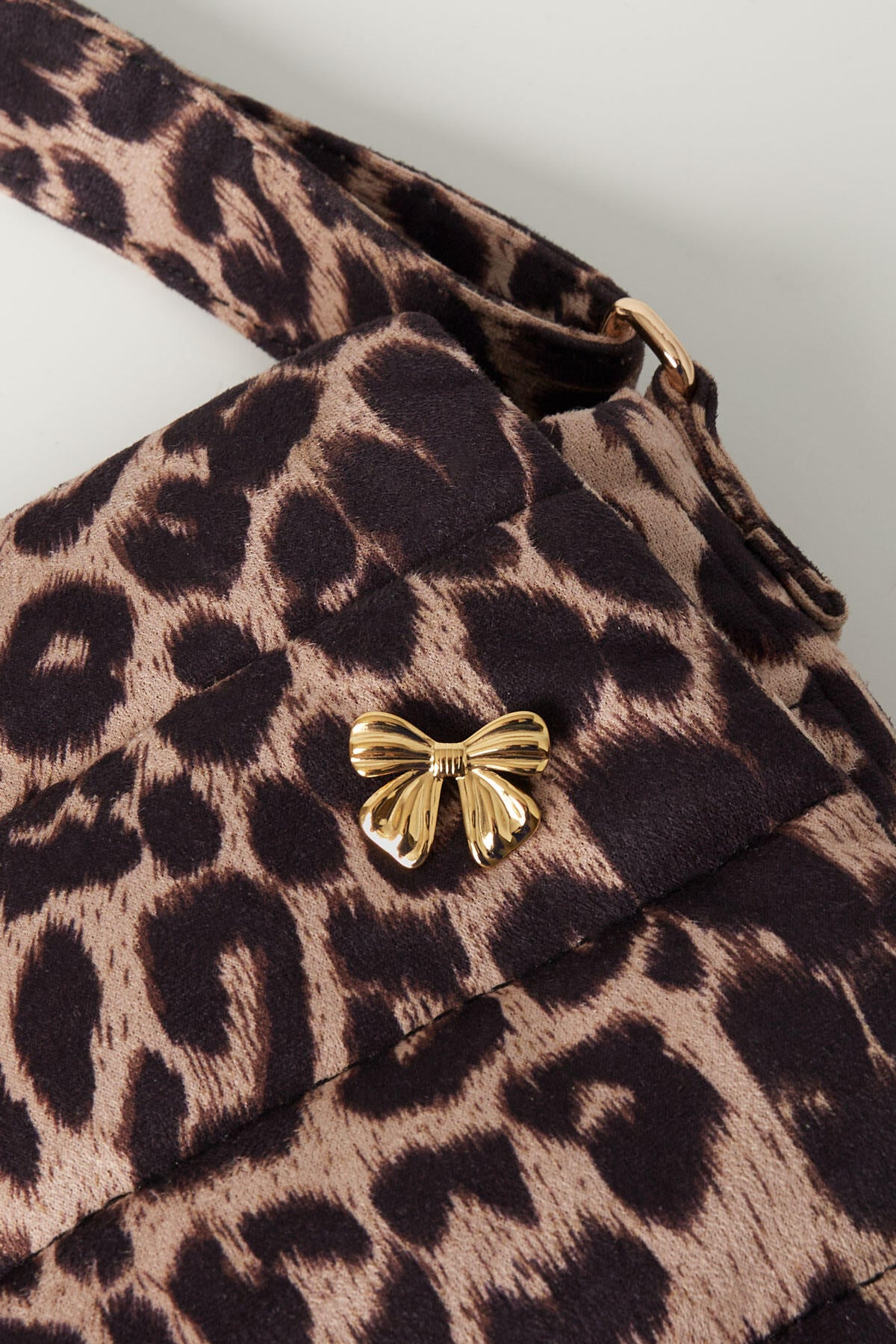 brooch simple bow