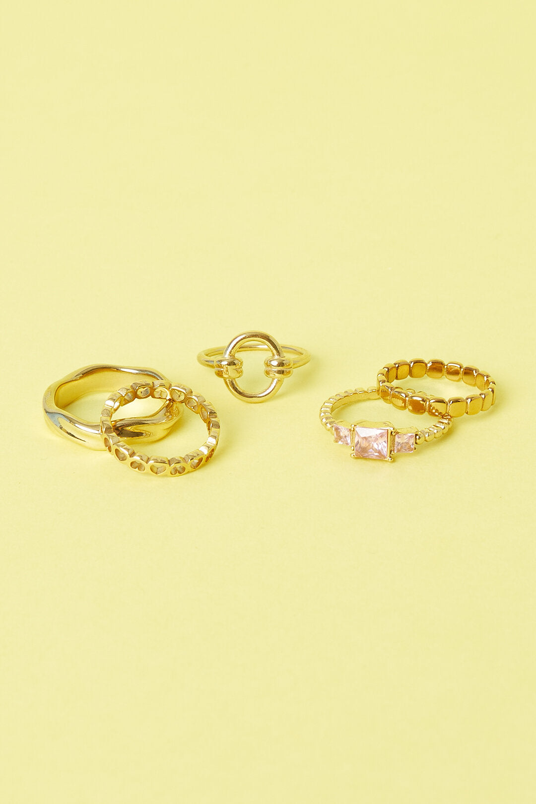 Minimalist ring with circle