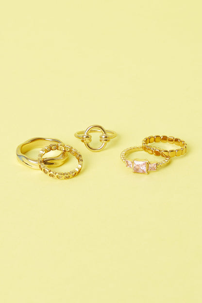 Minimalist ring with circle