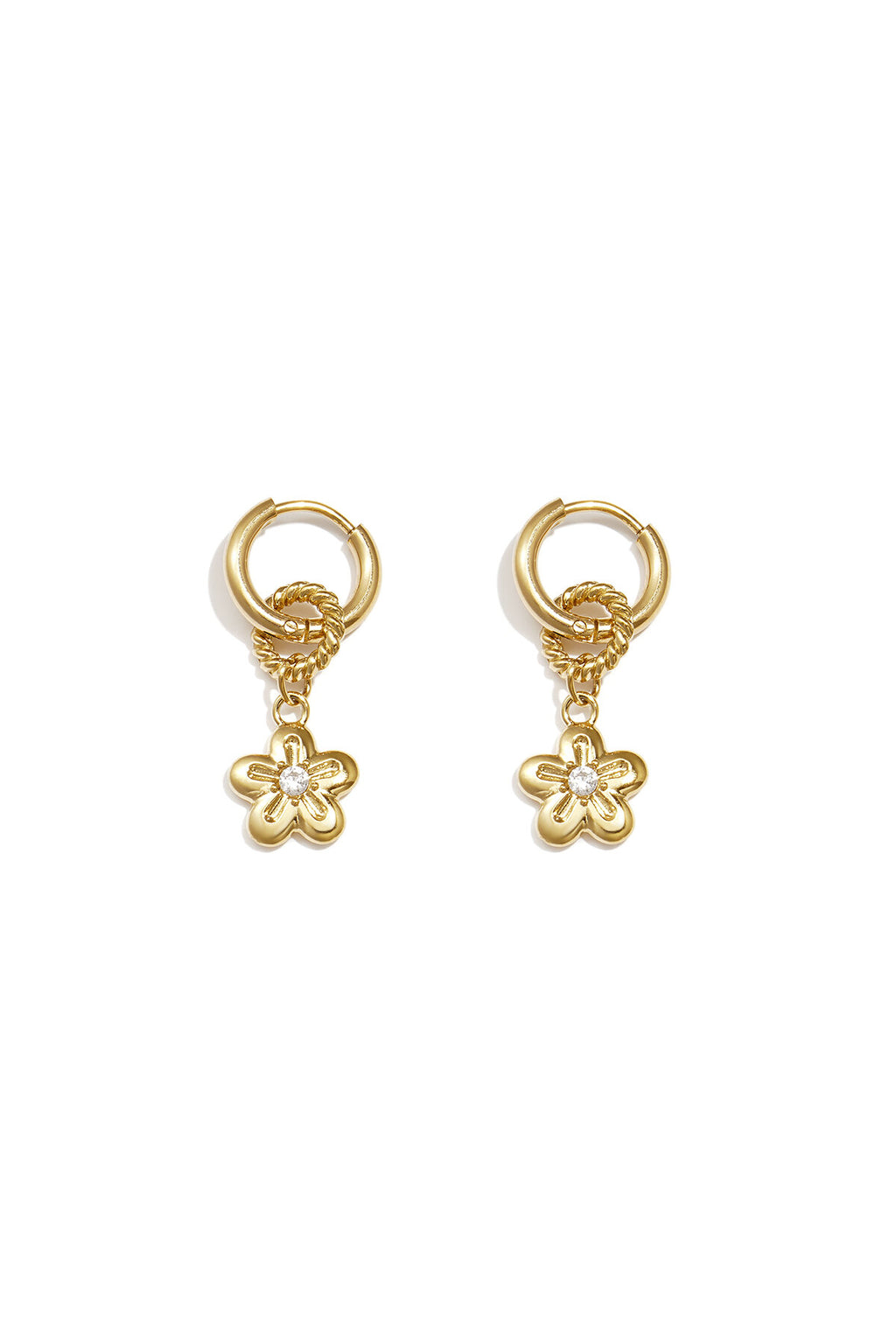 Earrings with a dangling daisy