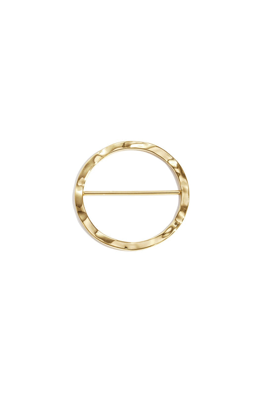 Round scarf clip with structure
