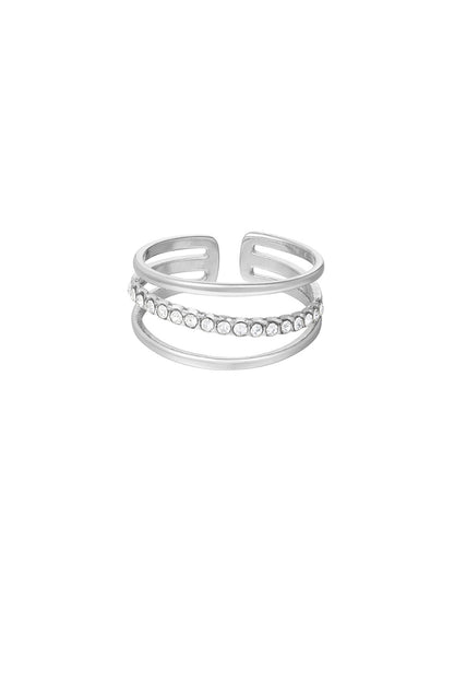 ring three layers with a row of stones