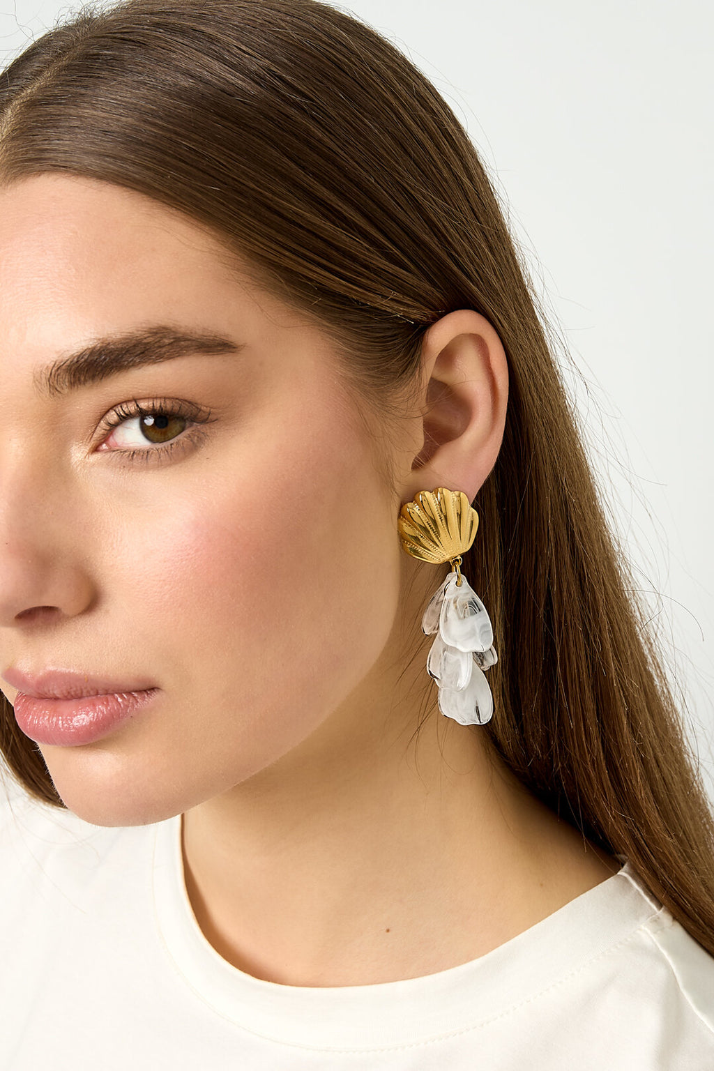 Shell earrings with mother of pearl