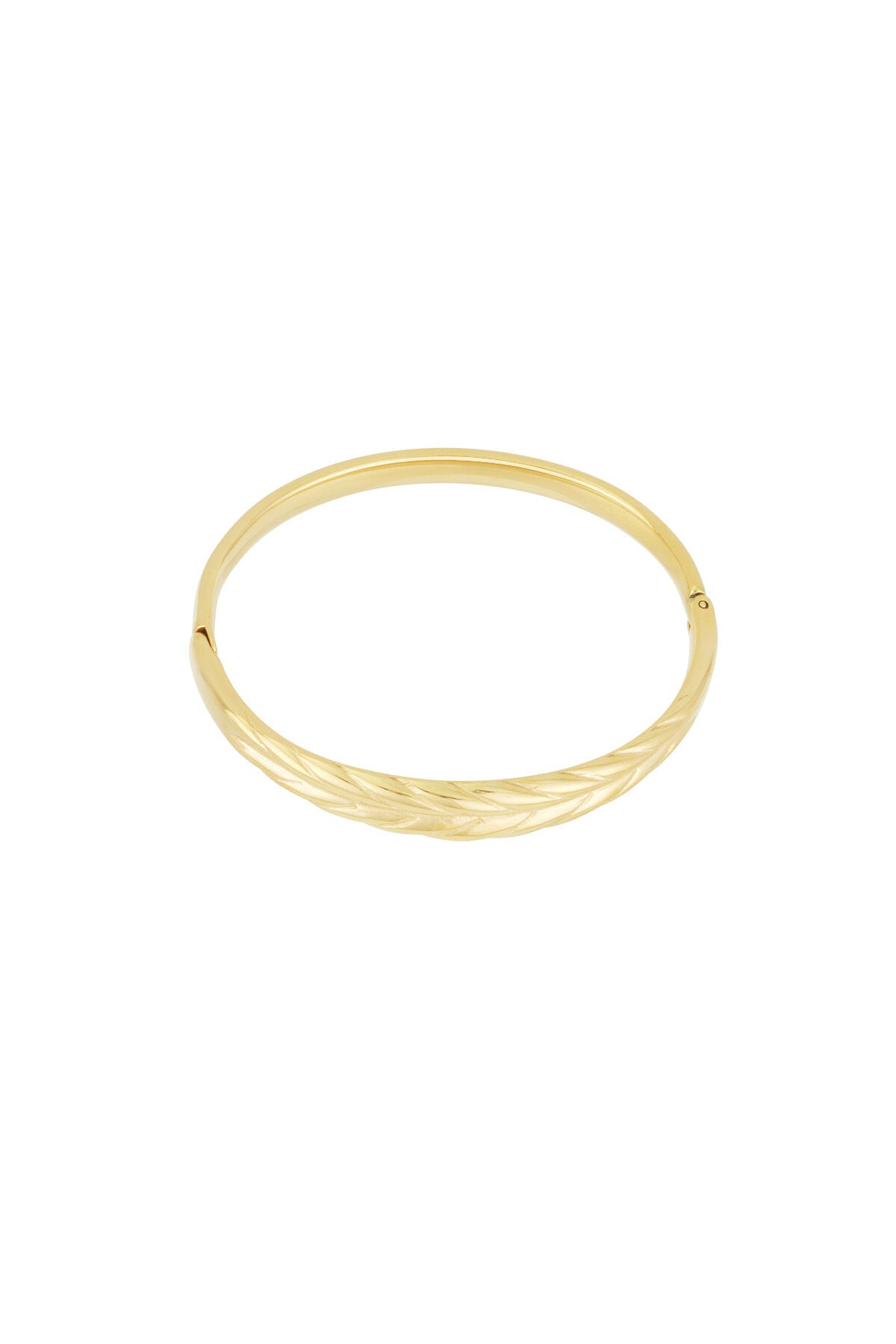 subtle relief bracelet