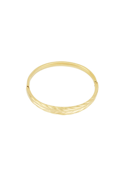 subtle relief bracelet