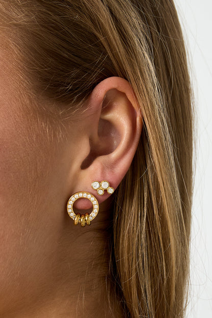 Stud earrings with elegant rings