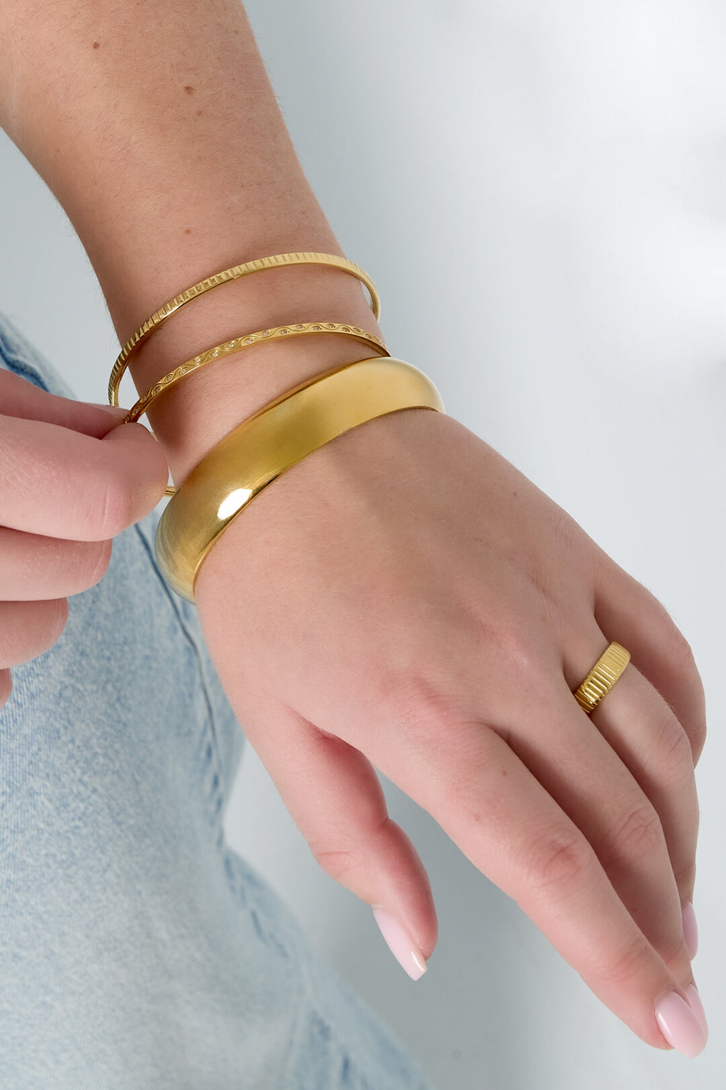 Sleek shine bangle