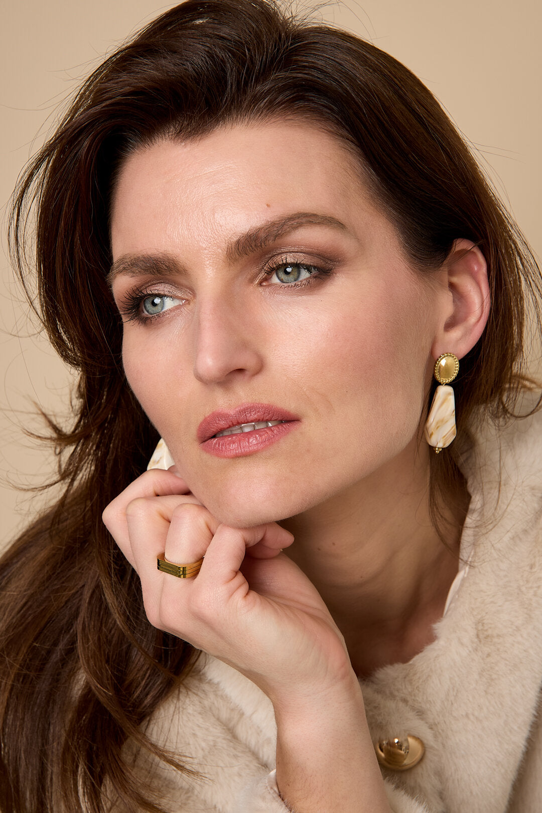 Earrings with natural stone look