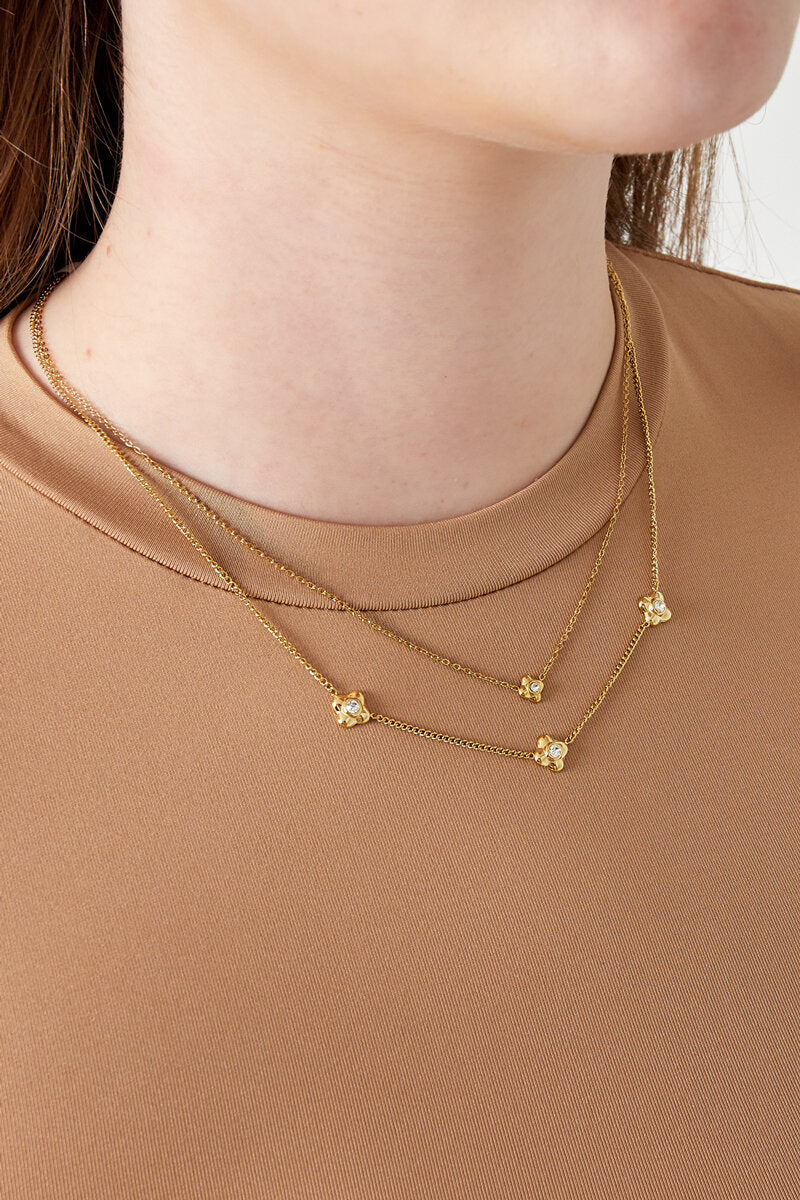 flowery necklace