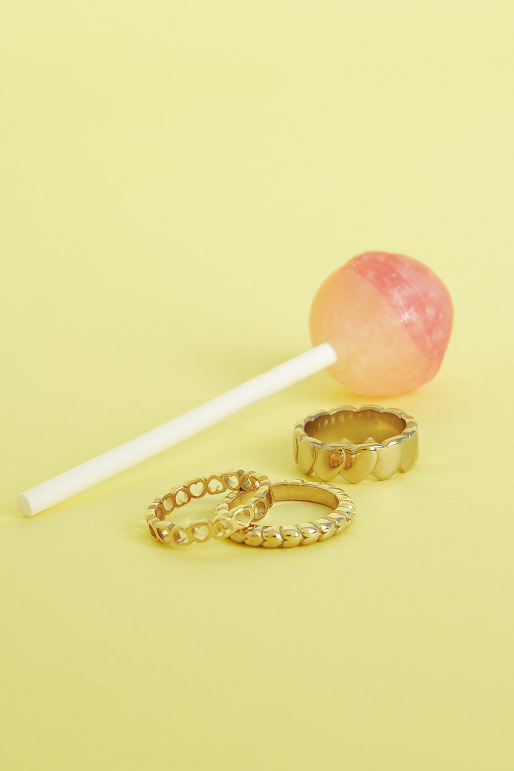 Ring with a row of empty hearts