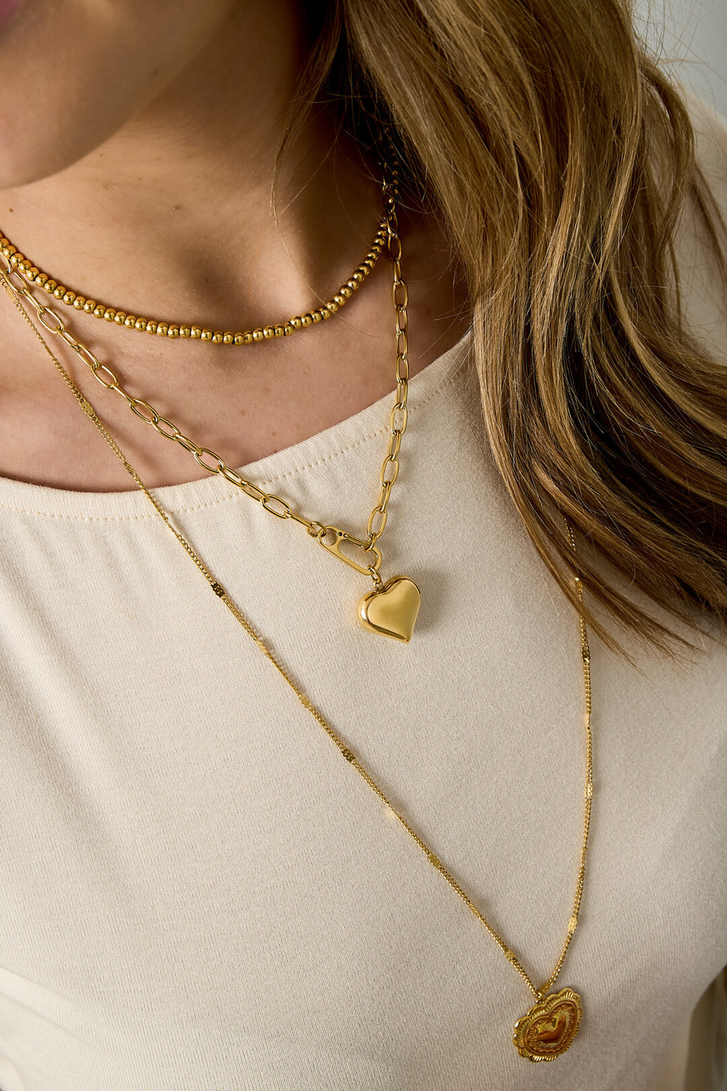 Necklace hanging heart with front closure