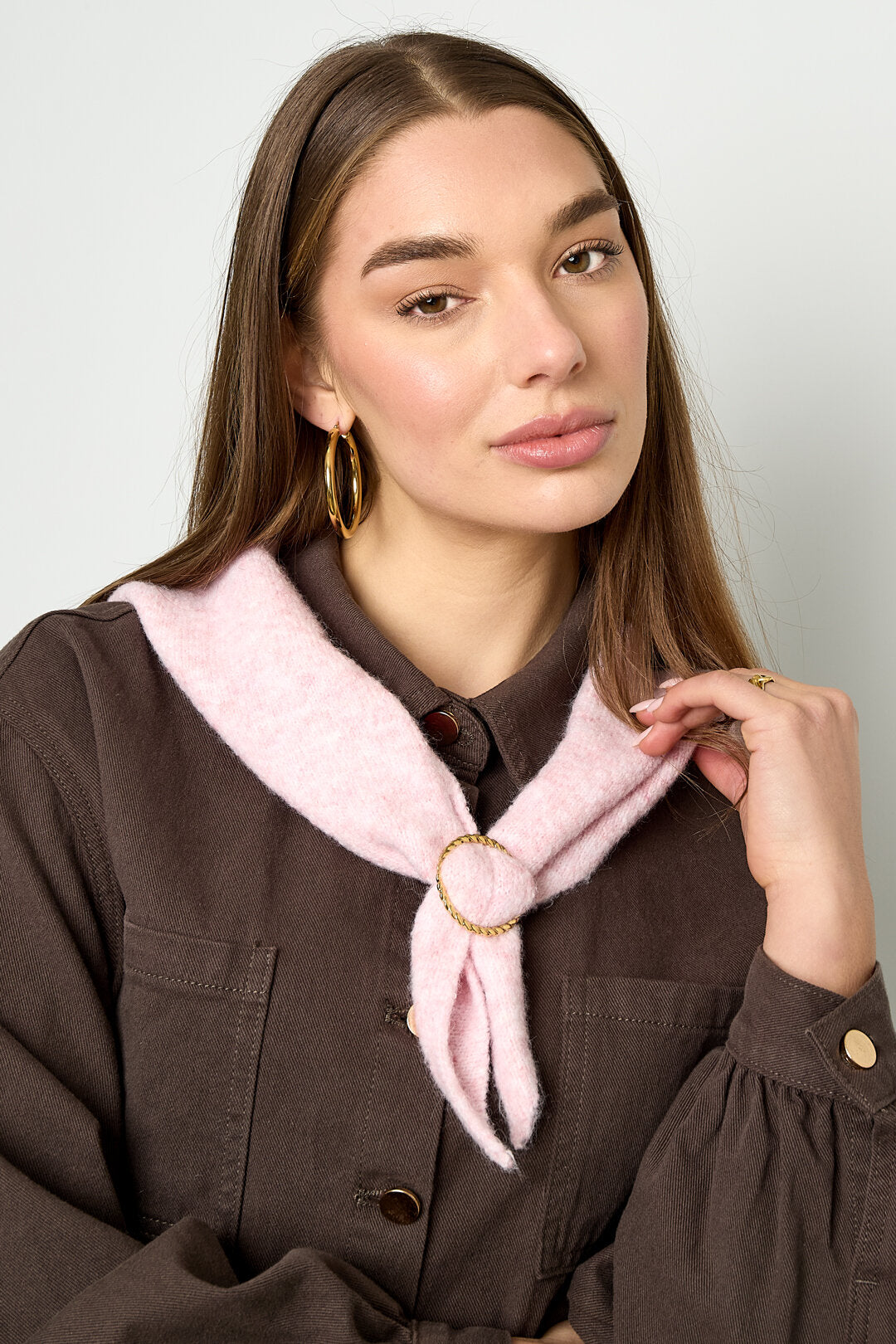 Scarf clip with twisted effect