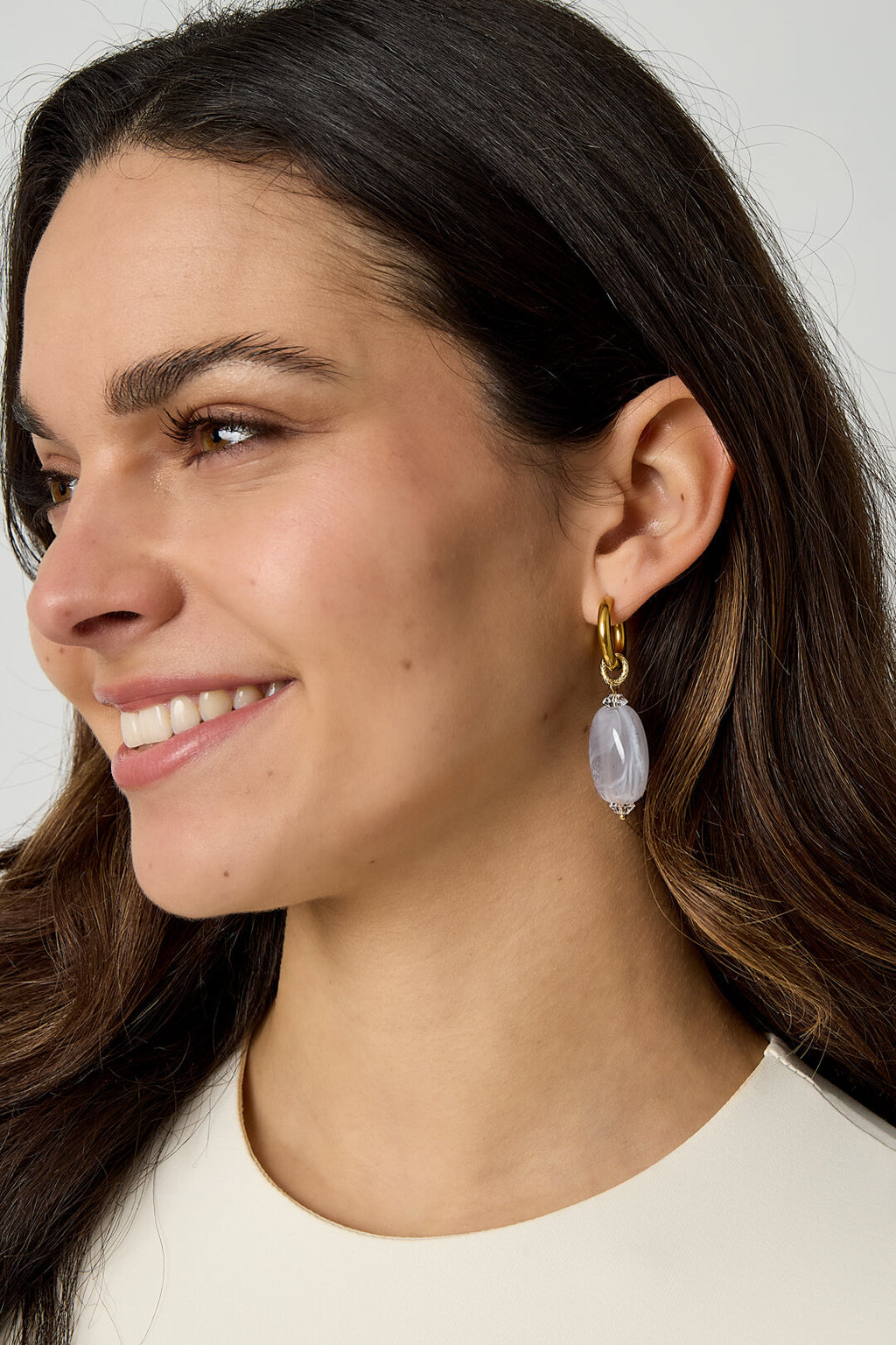 Earrings with asymmetrical bead