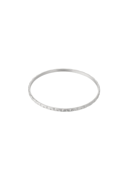 Shiny bangle