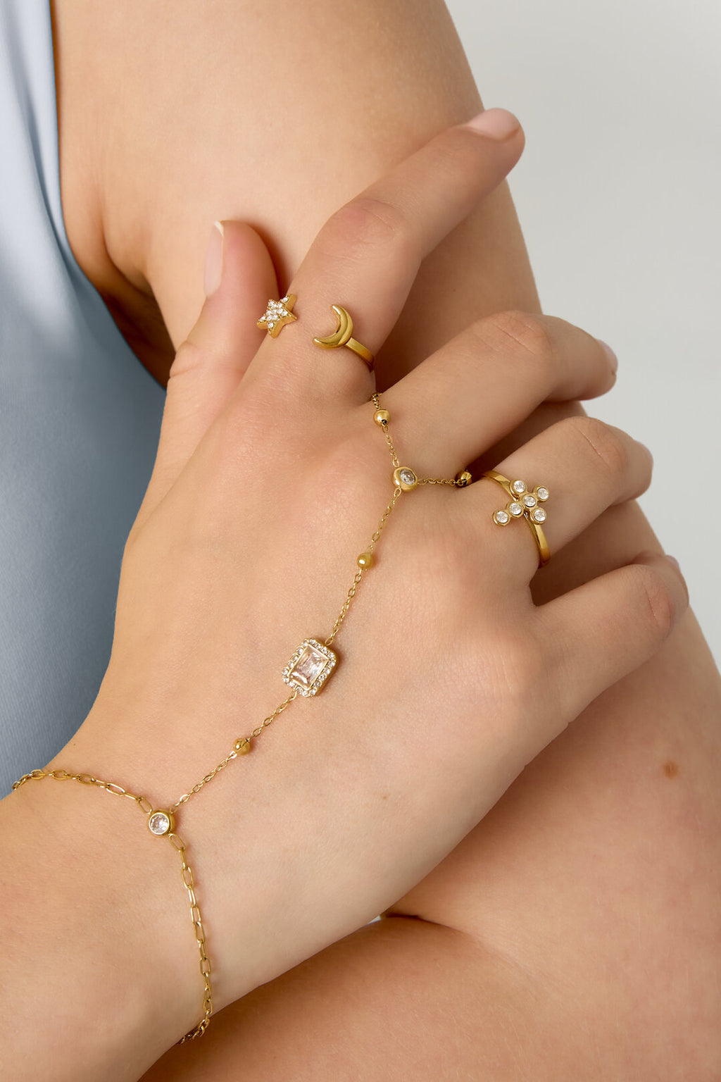 Handchain with framed statement stone
