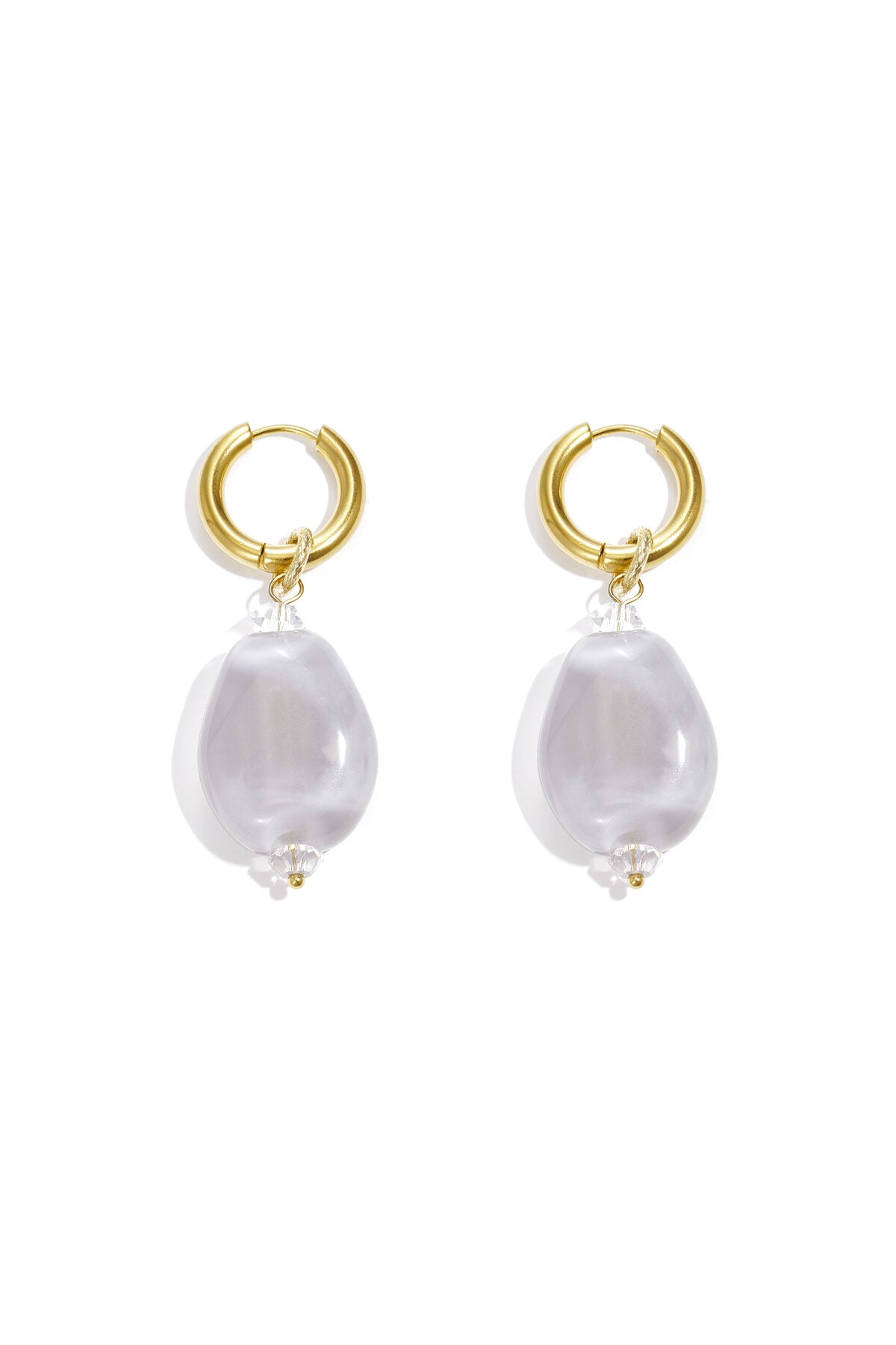 Earrings with asymmetrical bead