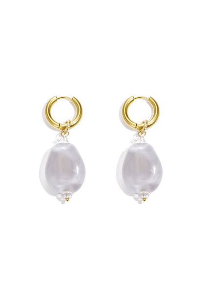 Earrings with asymmetrical bead