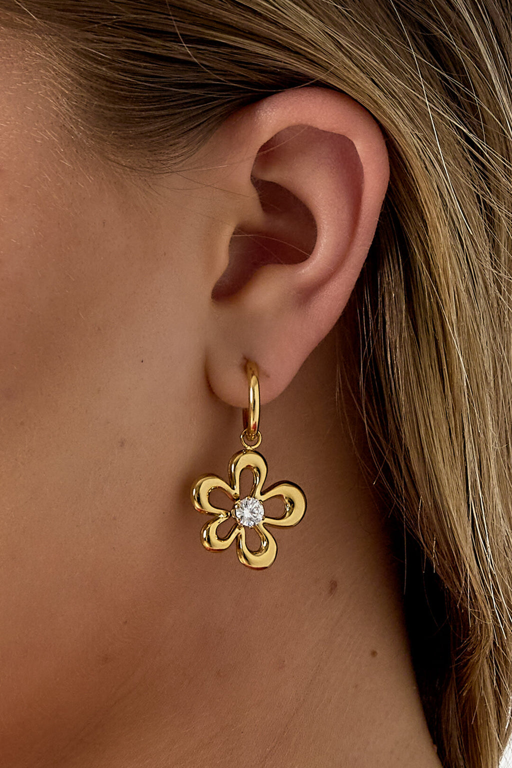 Earrings with coral-shaped flower and stone detail