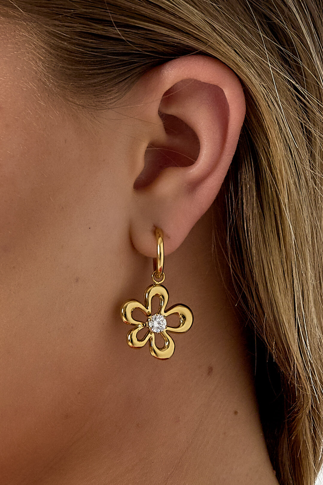 Earrings with coral-shaped flower and stone detail