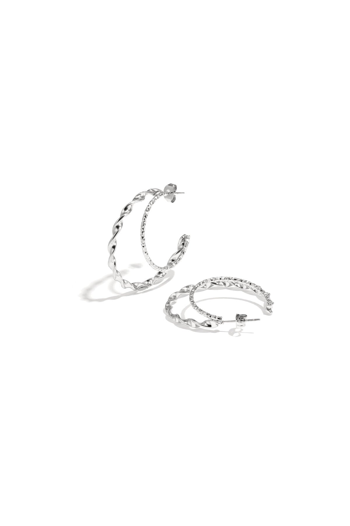 Double hoop earrings with twisted effect